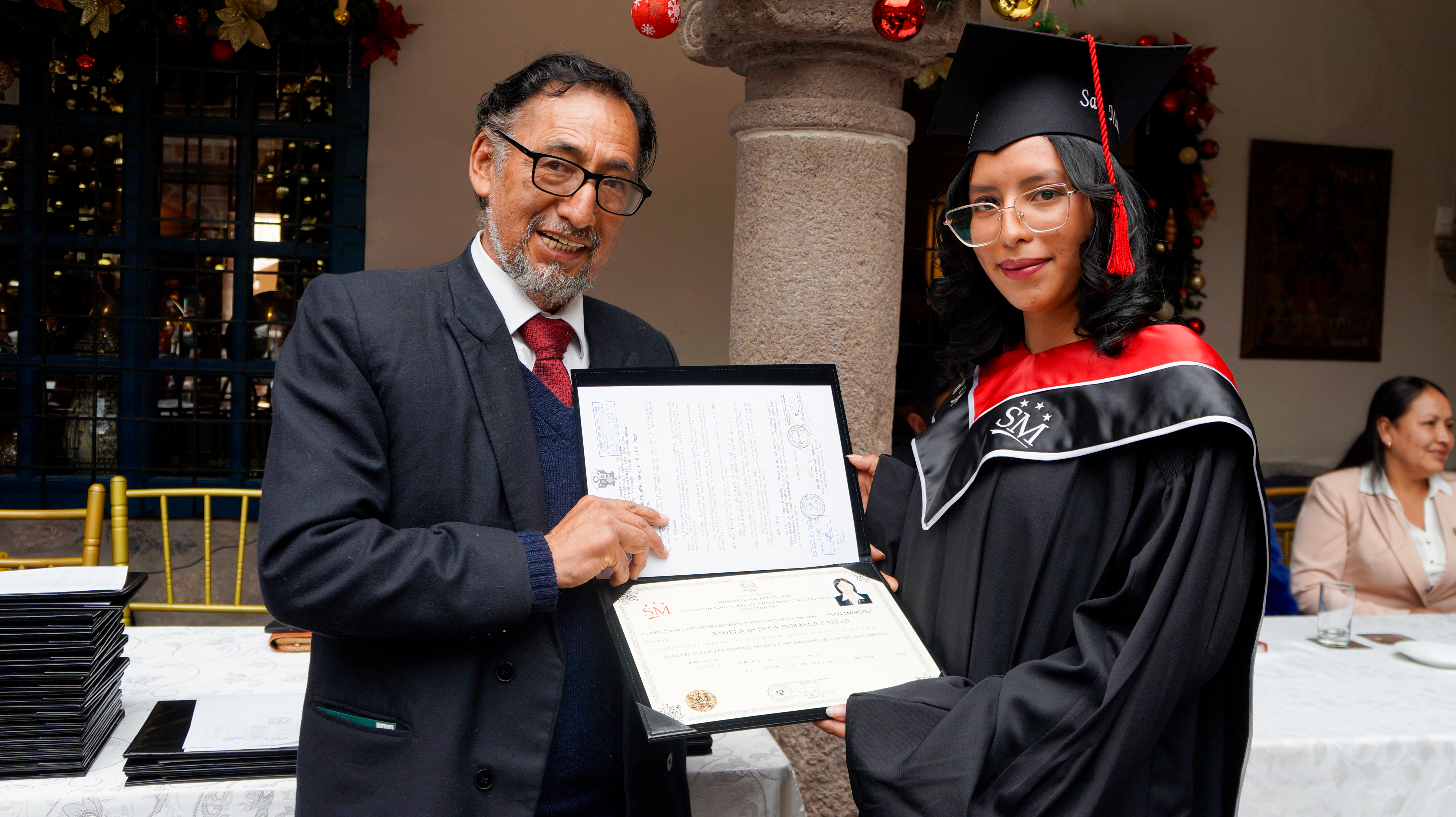 Ceremonia de clausura y entrega de títulos a los egresados del 2025